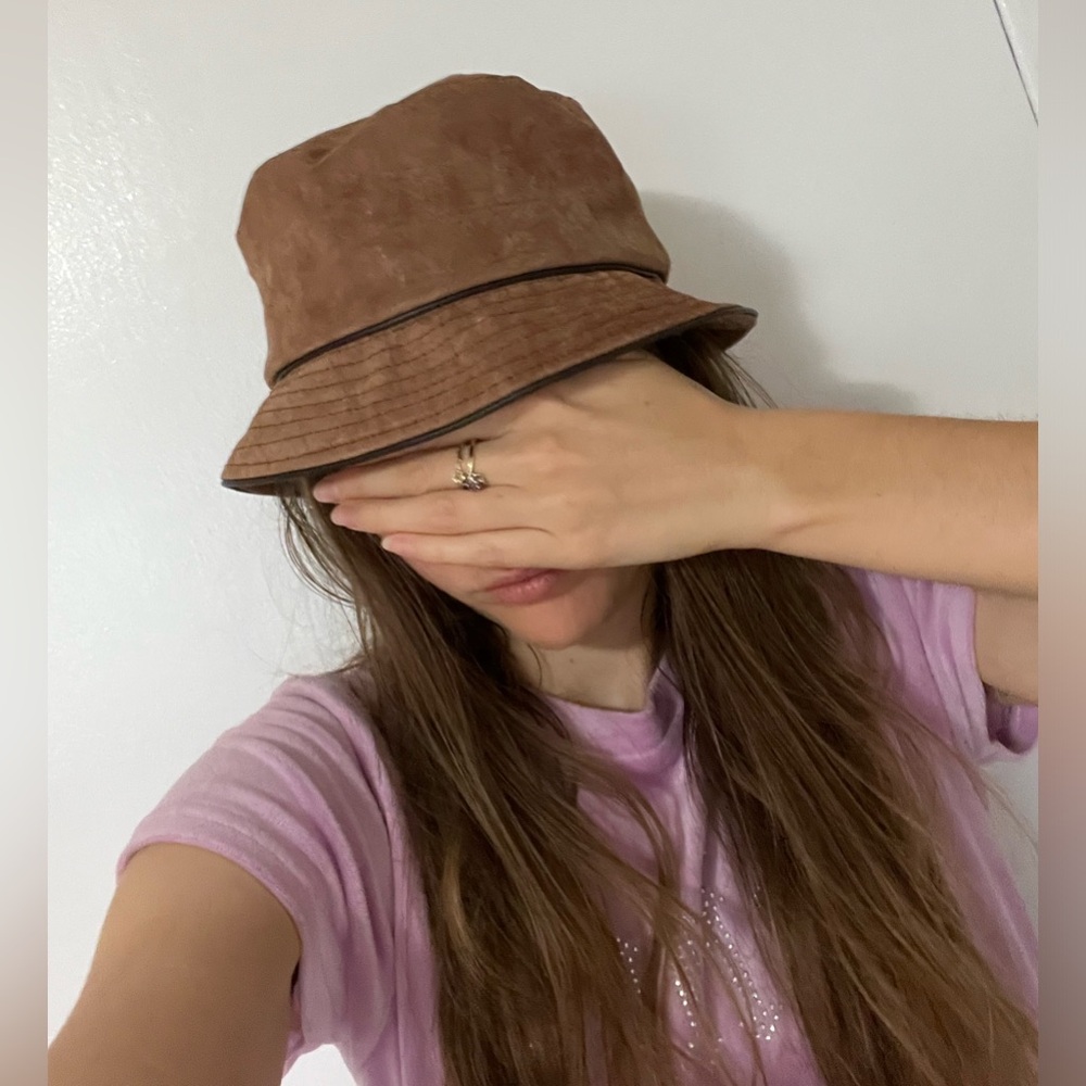 Genuine leather brown bucket hat by Liz Clairbone vintage in perfect condition